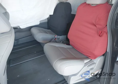 2017 Toyota Sienna Xle 8 Passenger z USA, uszkodzony, nr VIN 5TDYZ3DC7HS871601